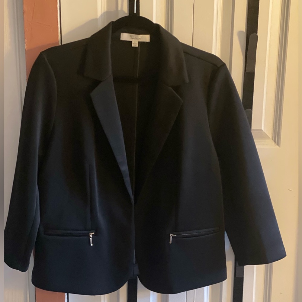 89th + Madison Black Blazer (Large)